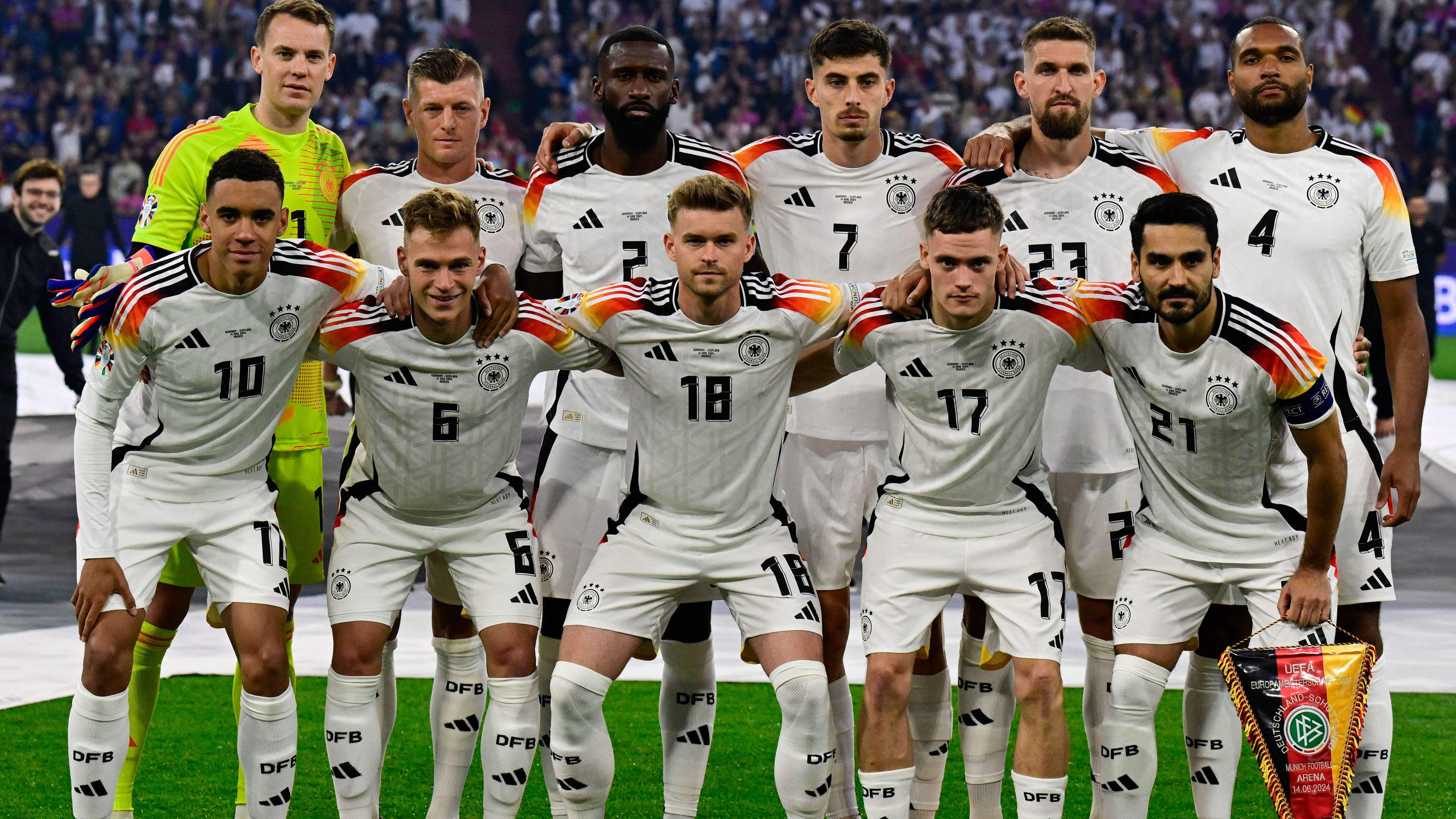 雷火电竞官网-欧洲联赛队员交流经验，共同备战